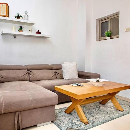 Homey Apartment Near The Beach Hadera Buitenkant foto