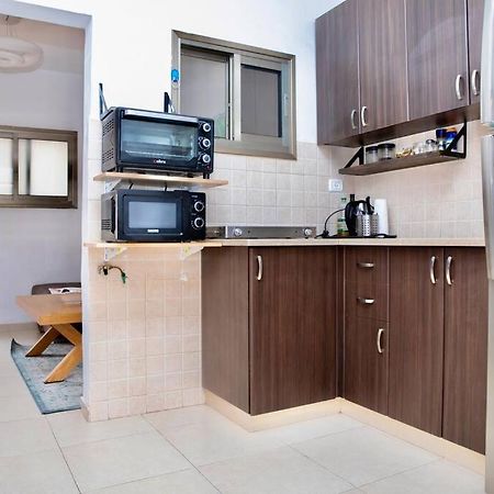 Homey Apartment Near The Beach Hadera Buitenkant foto