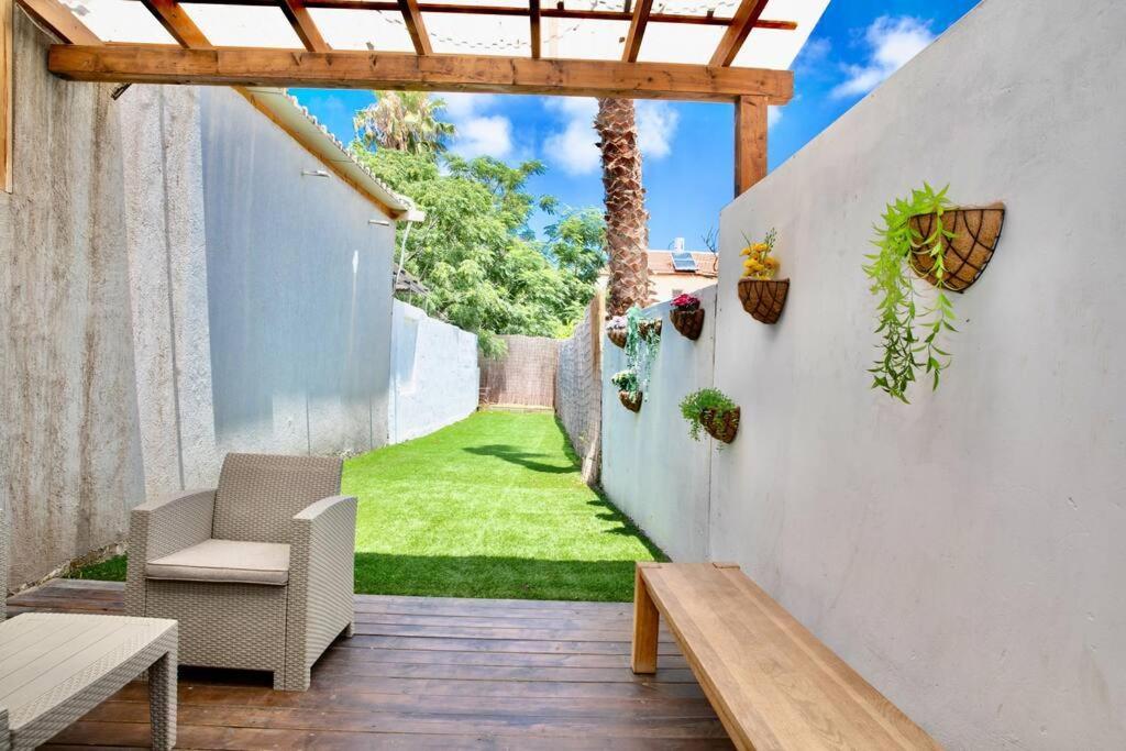 Homey Apartment Near The Beach Hadera Buitenkant foto