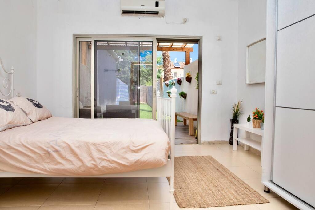 Homey Apartment Near The Beach Hadera Buitenkant foto