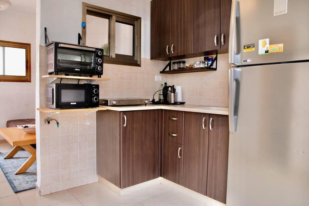 Homey Apartment Near The Beach Hadera Buitenkant foto