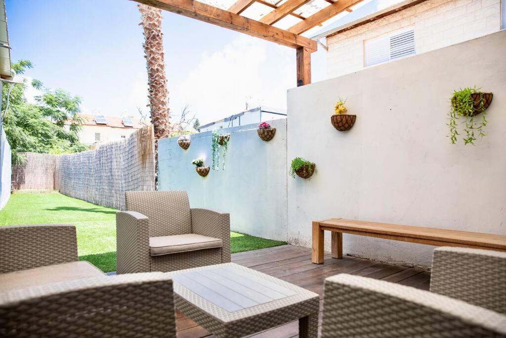 Homey Apartment Near The Beach Hadera Buitenkant foto