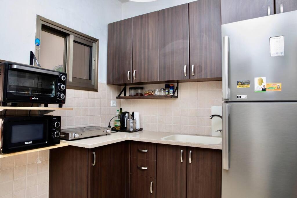 Homey Apartment Near The Beach Hadera Buitenkant foto