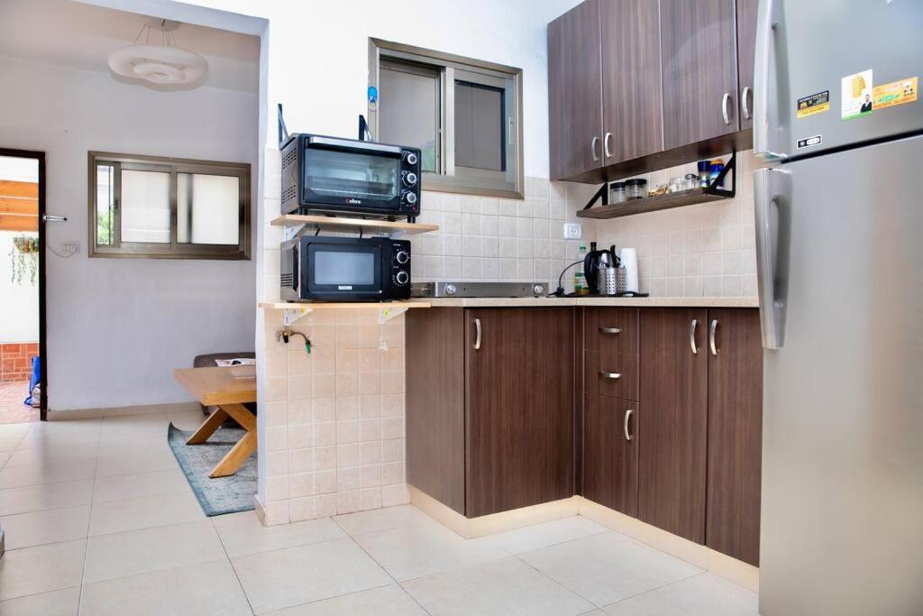 Homey Apartment Near The Beach Hadera Buitenkant foto