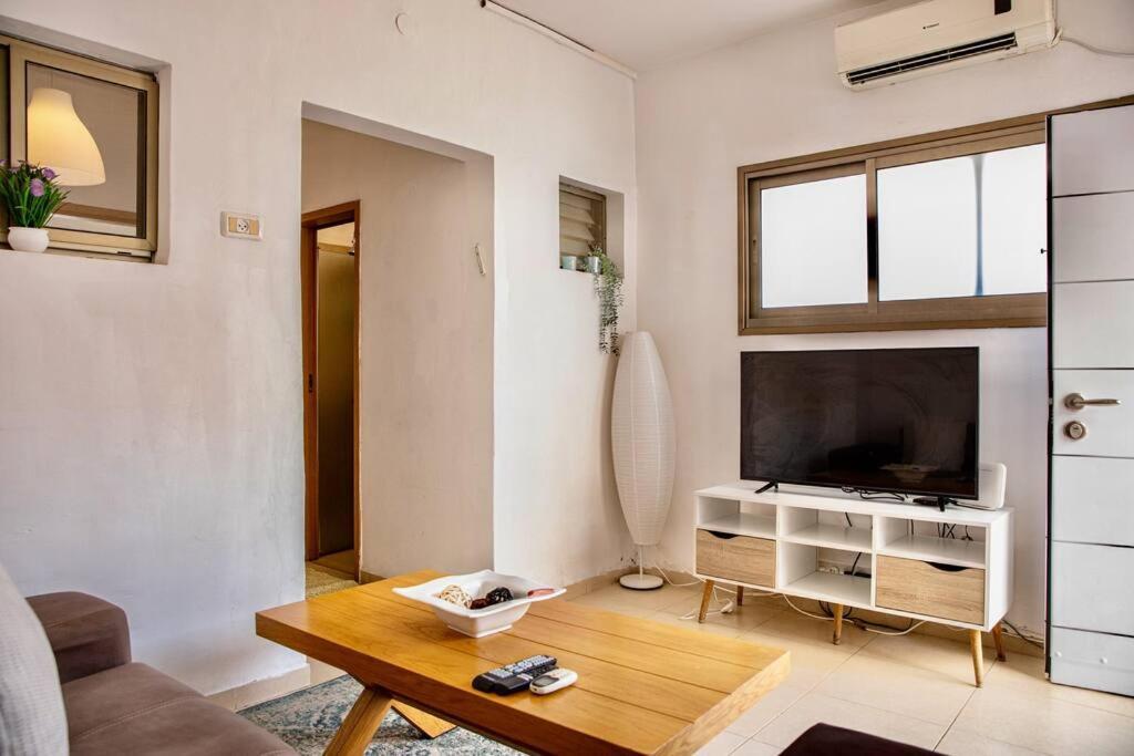 Homey Apartment Near The Beach Hadera Buitenkant foto