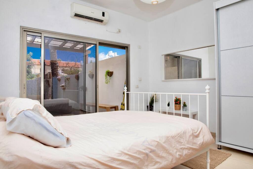 Homey Apartment Near The Beach Hadera Buitenkant foto